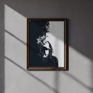 Puede incluir: Lámina artística en blanco y negro enmarcada. La obra representa a una persona fumando, con la imagen dividida verticalmente en mitades en blanco y negro. La persona está dibujada en un estilo minimalista, con humo que se eleva por encima de su cabeza.