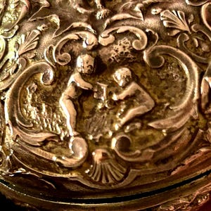 F. Goldscheider, Paris, 1920 Gold Gilded Cherub Compact, Cherub Pattern, Compact or Pill Box with Original Mirror, Stunning Antique!