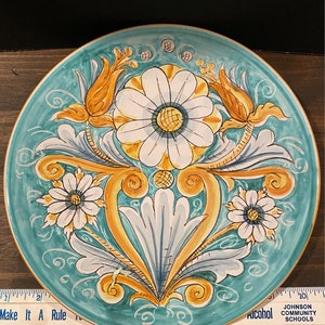 Deruta Ceramiche Italian Art Pottery 9-1/2” Signed by Arist Hand Painted Plate. Rare