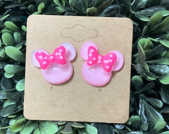 Pendientes de resina con lazo de lunares rosa ratón
