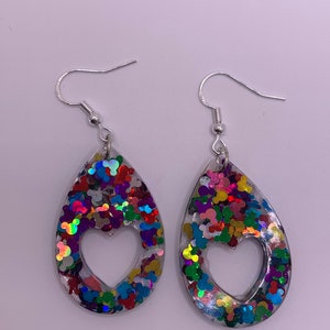 Heart cutout dangle earrings