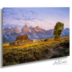 John Moulton Barn and Grand Tetons Alpenglow, Jackson Hole, Wyoming : Druck / Leinwand / Acryl / Metall / Wanddeko / Landschaftsfotografie
