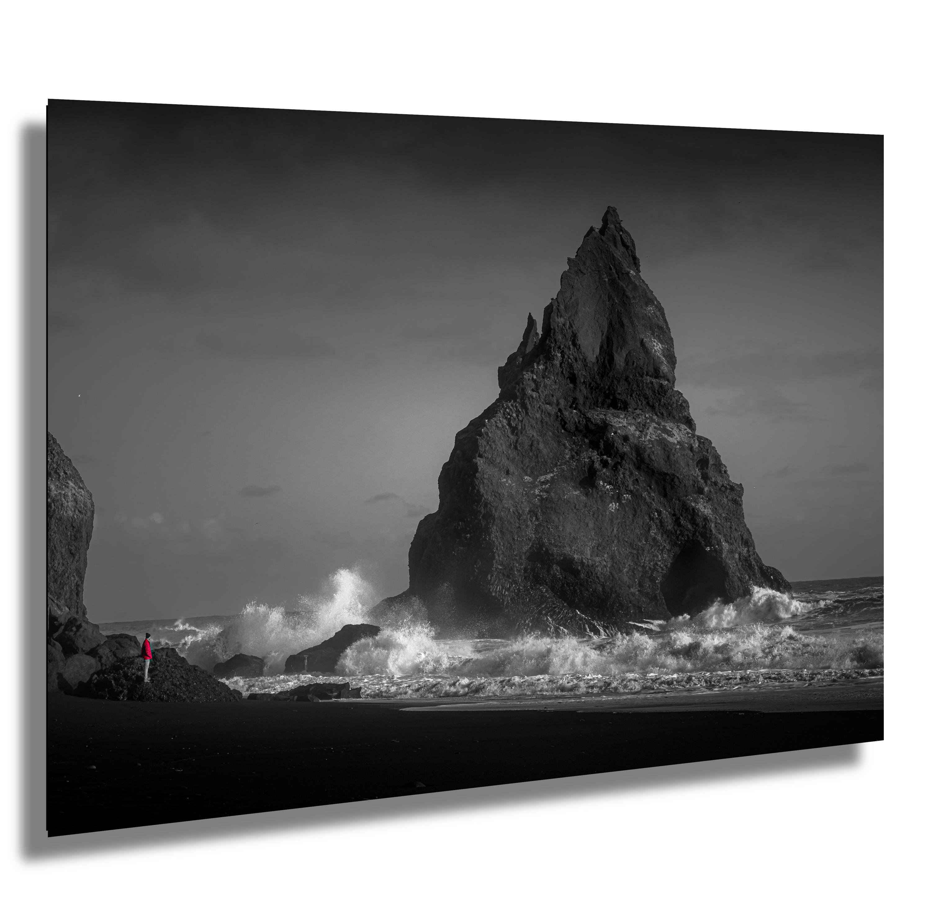 アート写真 Reynisfjara Black Sand Beach Print: Icelands Wild and Scenic