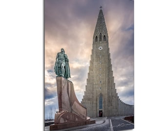 Reykjavik Iceland Print: Hallgrímskirkja Church & Leif Erikson Statue