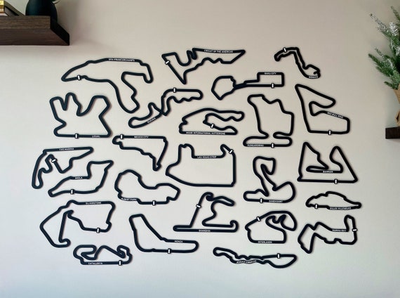 【値下げ】F1 レーシングカー　壁掛け　インテリア Formula 1 Track Layout Wall Art - 2025 F1 Schedule - Racing