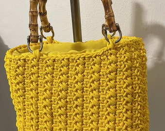 Bolso de crochet en cordón amarillo