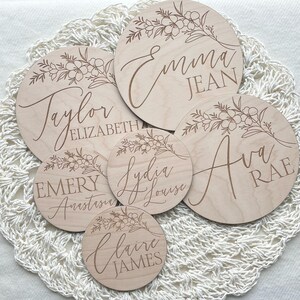 Custom Baby Name Announcement Wooden Round Hospital Sign for Crib Personalized Newborn Sign Circle Photo Prop Engraved Baby Name Plaque zdjęcie 4