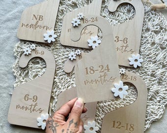 Nursery Closet Divider Size Marker Wooden Design Baby Room Storage Solution Modern Style Closet Organization Baby Shower Gift Idea Natural