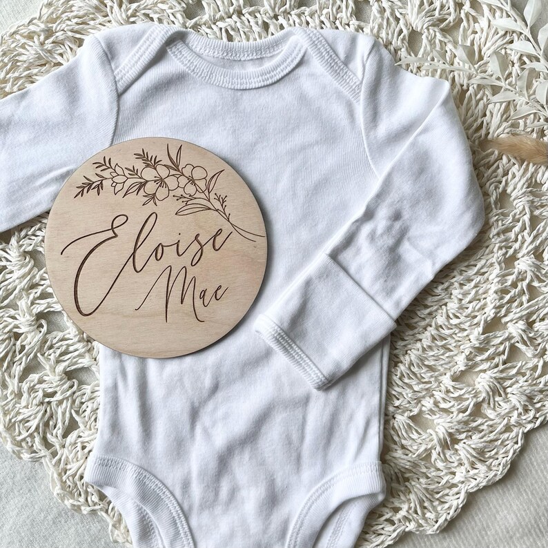Custom Baby Name Announcement Wooden Round Hospital Sign for Crib Personalized Newborn Sign Circle Photo Prop Engraved Baby Name Plaque zdjęcie 2
