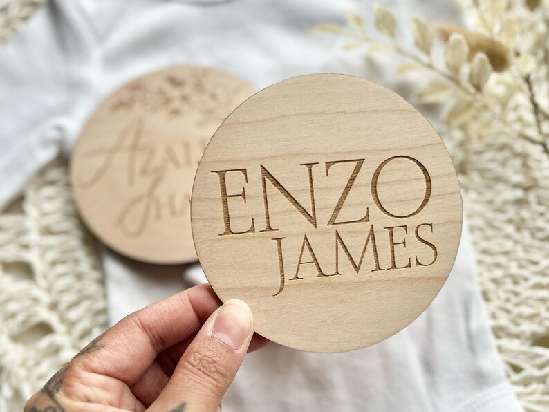 Custom Baby Name Announcement Wooden Round Hospital Sign for Crib Personalized Newborn Sign Circle Photo Prop Engraved Baby Name Plaque zdjęcie 3