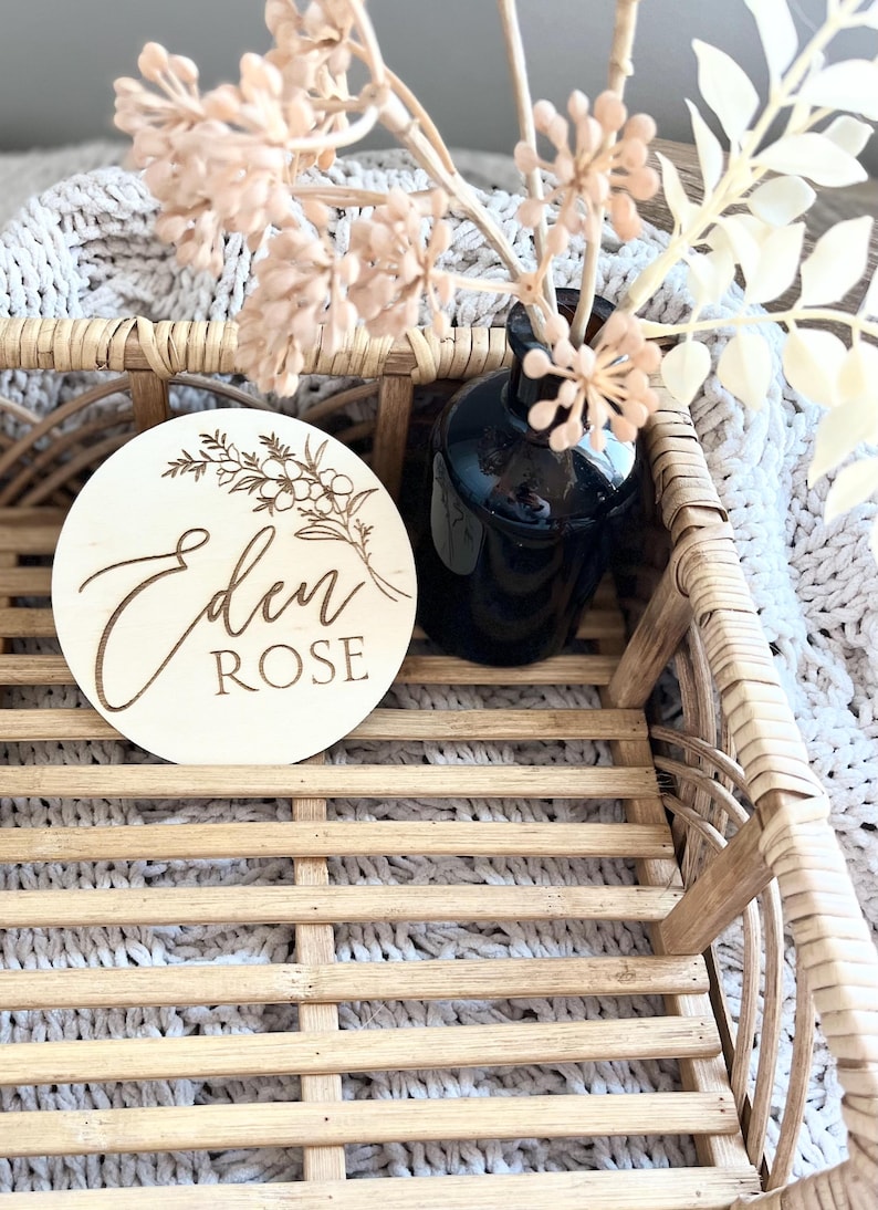 Custom Baby Name Announcement Wooden Round Hospital Sign for Crib Personalized Newborn Sign Circle Photo Prop Engraved Baby Name Plaque zdjęcie 1