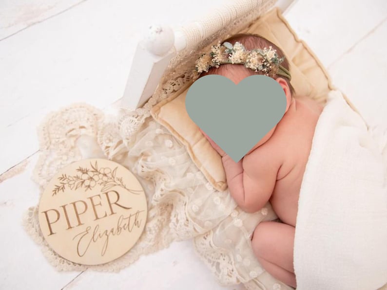 Custom Baby Name Announcement Wooden Round Hospital Sign for Crib Personalized Newborn Sign Circle Photo Prop Engraved Baby Name Plaque Bild 2