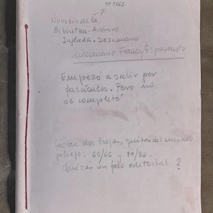 May include: A white page with handwritten text in black ink. The text reads "Numero di la Bibhiteca-Archivo Inflada. Desuma diccionario Fraucis/Esperanto Empezó a salir per fascicules. Pero no se completo factau des hojas, quizas del misuis pliejo: 65/66 79/80. quizás úu fallo editorial. ?"