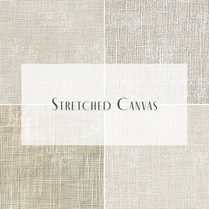 Pode incluir: Um close-up de quatro tipos diferentes de tecido de tela esticada. A tela &eacute; de cor branco quebrado natural com uma textura tecida sutil. O texto "STRETCHED CANVAS" &eacute; impresso no centro da imagem.