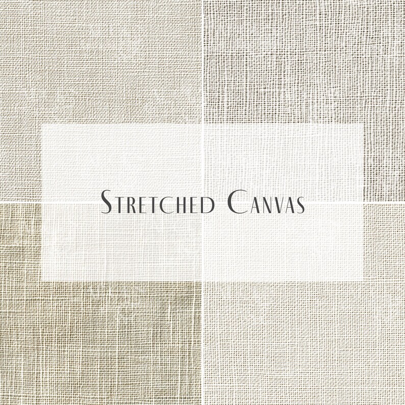 Pode incluir: Um close-up de quatro tipos diferentes de tecido de tela esticada. A tela &eacute; de cor branco quebrado natural com uma textura tecida sutil. O texto "STRETCHED CANVAS" &eacute; impresso no centro da imagem.