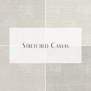 Pode incluir: Close-up de uma textura de tela branca com o texto "STRETCHED CANVAS" em preto.