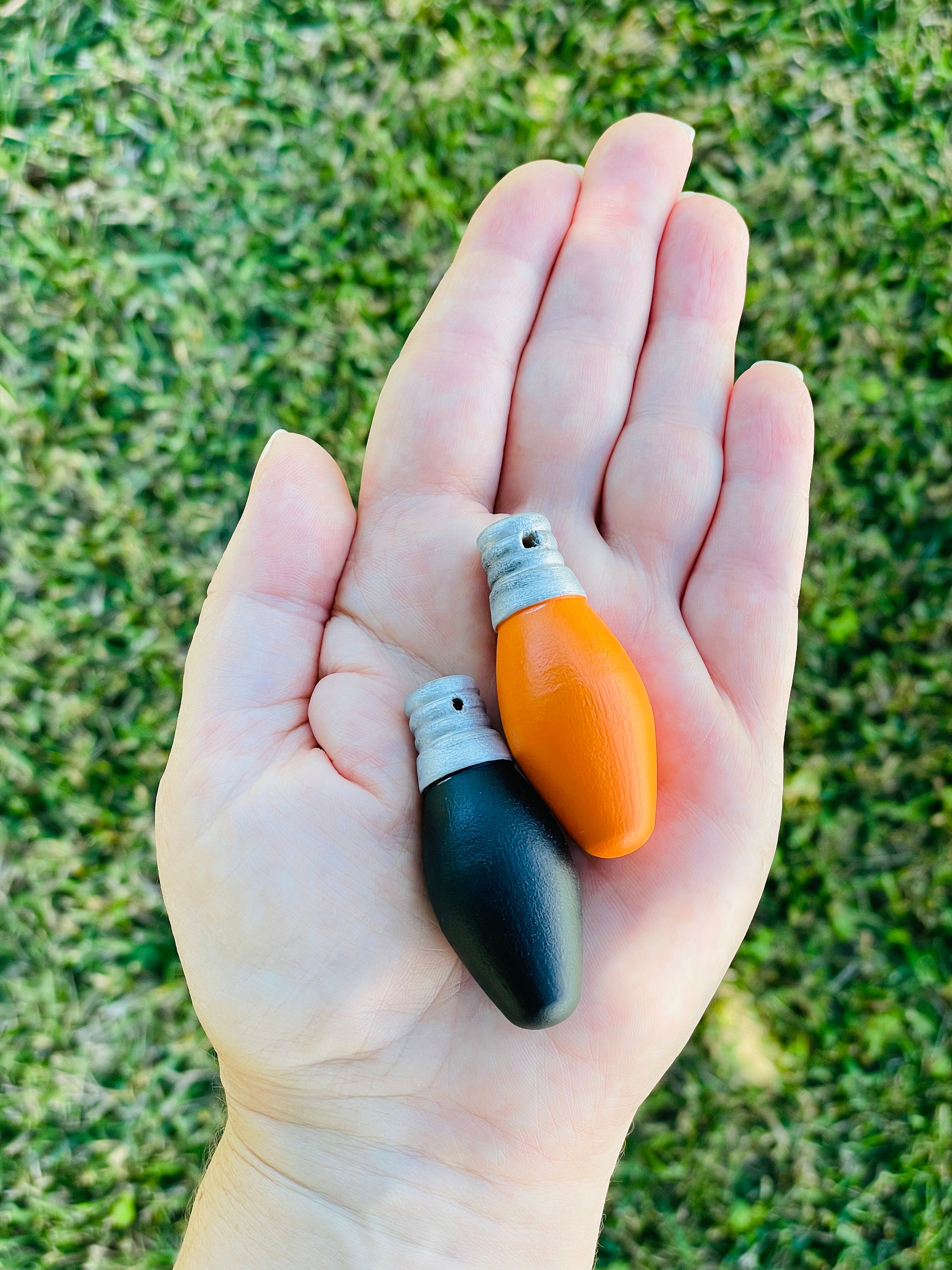 Halloween Light Bulbs set of 4, Halloween Decor, Handpainted Decorative