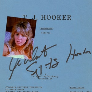 Puede incluir: Un guion azul para la serie de televisión "T.J. Hooker" con el título del episodio "Nightmare" y el número de episodio #181711. El guion es un borrador final fechado el 18 de octubre de 1985. El guion es una producción de Spelling/Goldberg.