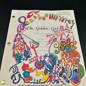 Puede incluir: Un guion para el episodio de Golden Girls "Fiddler On The Ropes" escrito por Kathy Speer y Perry Grossman, dirigido por Terry Hughes. El guion está fechado el 14 de febrero de 1988. La portada del guion presenta un diseño abstracto colorido.