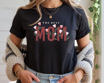 Camiseta floral "The Mom" – Elegante top botánico para mamá