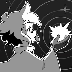 Op de afbeelding: Zwart-wit illustratie van een persoon die een helder, stervormig object vasthoudt. De persoon draagt een cape en staat tegen een donkere achtergrond met sterren en concentrische cirkels. Het kunstwerk heeft een cartoonstijl.