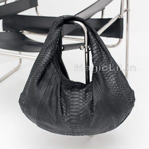 Snake skin Hobo bag women&#39;s, Black Large Shoulder Bags for ladies, Oversized lightweight snakeskin tote, Luxury Python skin soft handbag