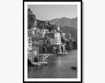Svartvitt fototryck av Amalfikusten, väggdekoration i Atrani, Italien