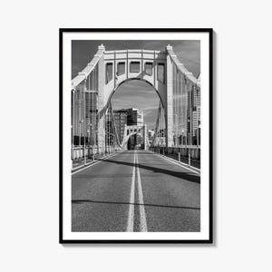 Svartvitt fototryck av Pittsburgh, Roberto Clemente Bridge-affisch, dekoration i Pennsylvania