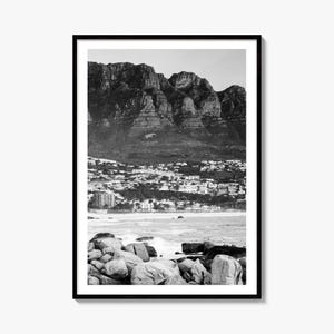 Czarno-biały wydruk artystyczny z Kapsztadu, Camps Bay, RPA