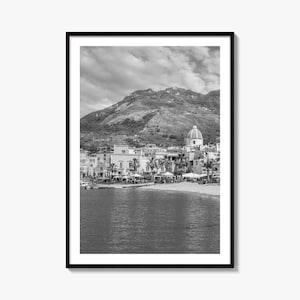 Impressão de pôster fotográfico de Ísquia, arte de parede em preto e branco de Ísquia, fotografia de parede de Ísquia, viagens a Ísquia, pôster com mapa de Ísquia