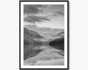 Glendalough Upper Lake zwart-wit Fine Art fotoafdruk, poster County Wicklow, Ierland