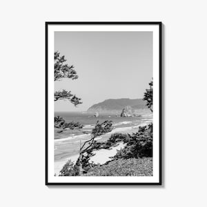 Czarno-biały wydruk artystyczny Cannon Beach, plakat Haystack Rock z wybrzeża Oregonu