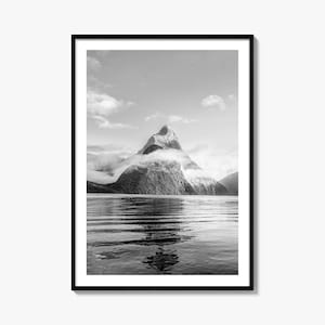 Milford Sound Foto Poster Druck, Milford Sound Schwarz Weiß Wandkunst, Milford Sound Wand Fotografie, Reise, Karte Poster