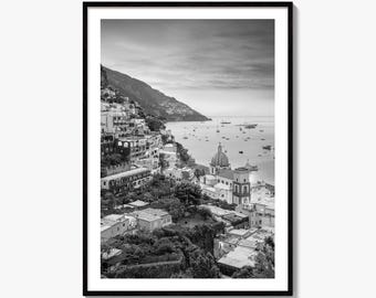 Positano, czarno-biały, artystyczny wydruk fotograficzny, plakat dekoracyjny na ścianę z włoskim wybrzeżem Amalfi