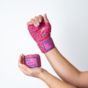 Boxing / Kickboxing / Muay Thai Handwraps with Glitter in Pink 4.5m for Girls image 1