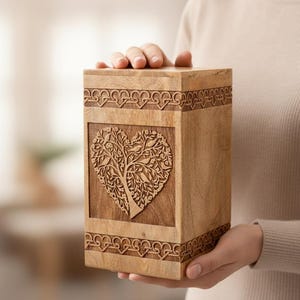 Handgemaakte houten levensboom urn voor as