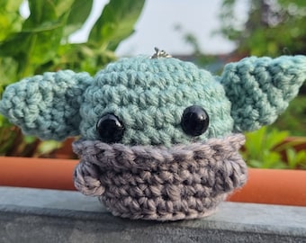 Porte-clés au crochet bébé extraterrestre/ pendentif pour sac à dos ou sac/ pendentif en cadeau/accessoire/bébé yo...