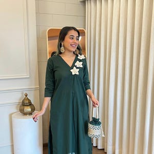 Indische gestickte Kurti Hose Co-ord Set für Frauen, 2-teilige Freizeitkleidung, pakistanische Design-Anzugset, ethnische Partykleidung, voll genähter Anzug