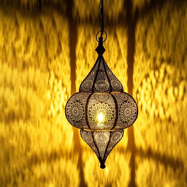 Suspension orientale Lunar Gold | Lampe suspendue design marocaine | Lampe pour le salon, la cuisine ou suspendue au dessus de la table à manger