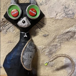 Chat carton papier mâché