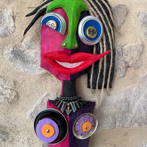 figurine visage carton, art africain, coloré