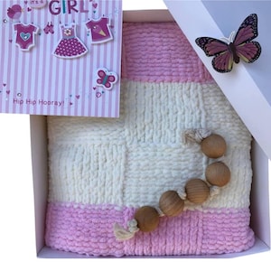 Personalisierte Babydecken Babypartygeschenk-Decke Es ist ein Mädchen-Geschenkbox Süßes Mädchengeschenk Es ist ein Mädchen Schwangerschaft Herzlichen Glückwunsch Baby offenbaren Korb
