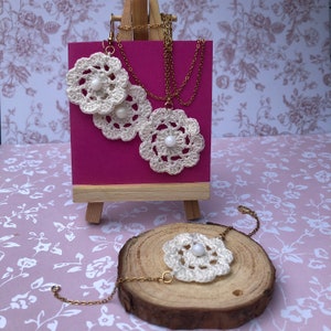 Crochet jewellery set. A crochet bracelet, earrings, a necklace.