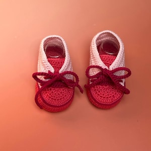 Pamiątkowy prezent dla dziecka Trampki Buty dla dziecka Prezent ciążowy Prezent pamiątkowy Prezent na baby shower Prezent robiony ręcznie Ręcznie szydełkowane trampki Buty ekologiczne
