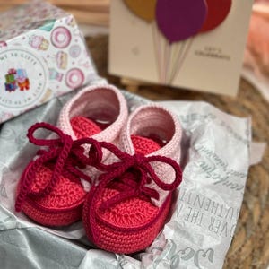 Familiengeschenk Gehakelte Babyschuhe Baby Crochet Babygeschenk Handmade Babydecke Shoes Kinder Stiefel Geschenkset