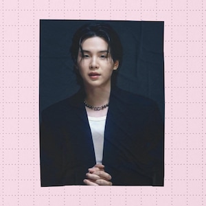 Suga Yoongi Blanket – Custom BTS Kpop Blanket, Personalized Photo Throw, Kpop Fan Gift, Cozy Plush Bedding for ARMYs