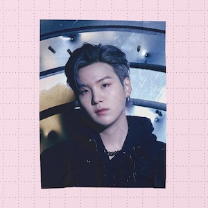 Suga Yoongi Blanket – Custom BTS Kpop Blanket, Personalized Photo Throw, Kpop Fan Gift, Cozy Plush Bedding for ARMYs
