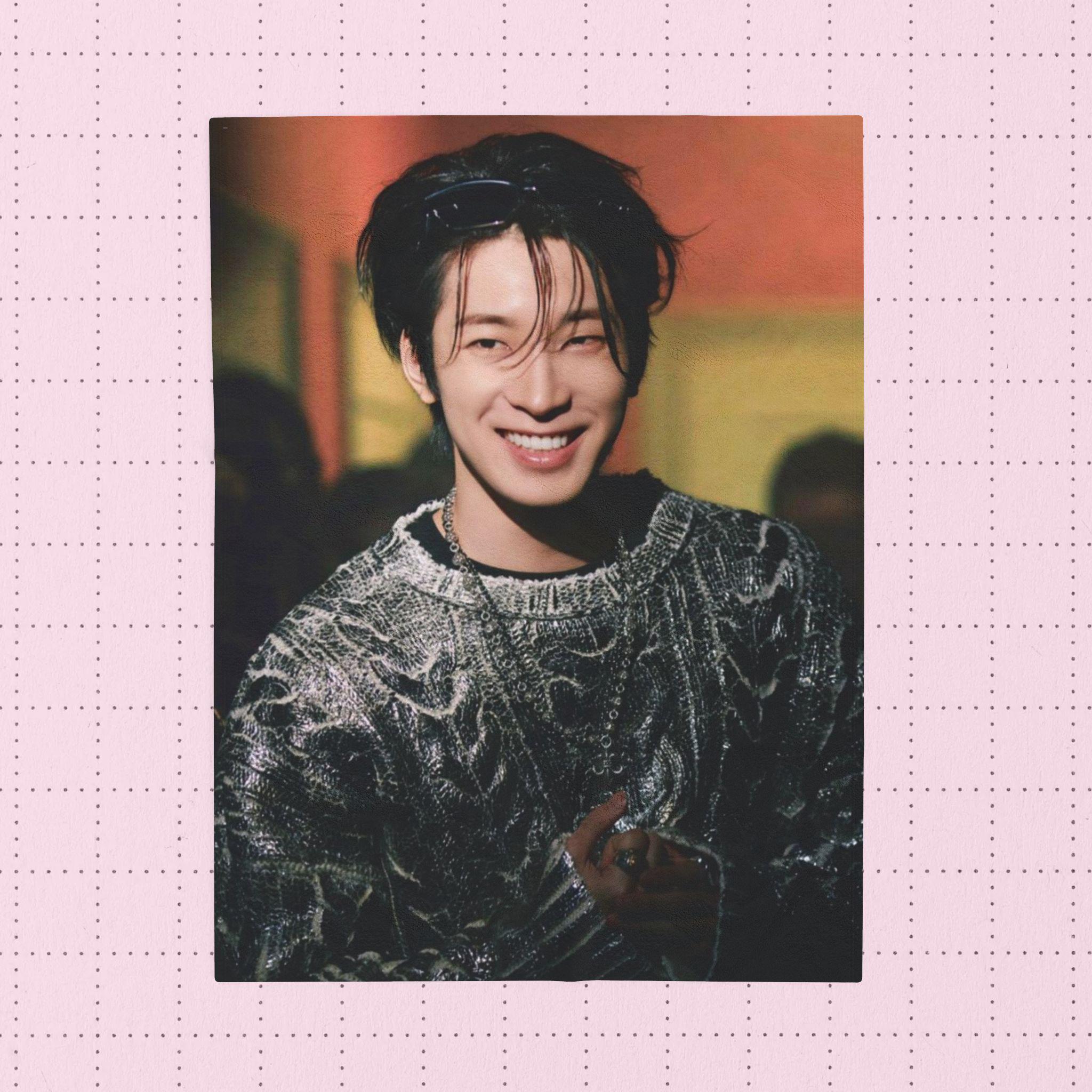 アイドル SEVENTEEN WONWOO MINI PHOTO BLANKET SEVENTEEN HOME MINI PHOTO BLANKET WONWOO Wonwoo Blanket - Etsy New