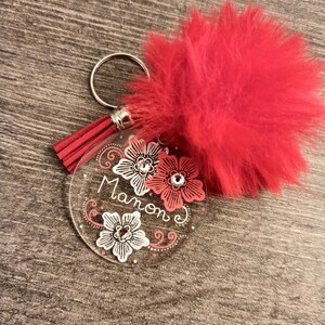 porte clés pompon prénom personnalisé dessins faits main porte clés personnalisable cadeau personnalisé cadeau mariage maitresse kiné image 5