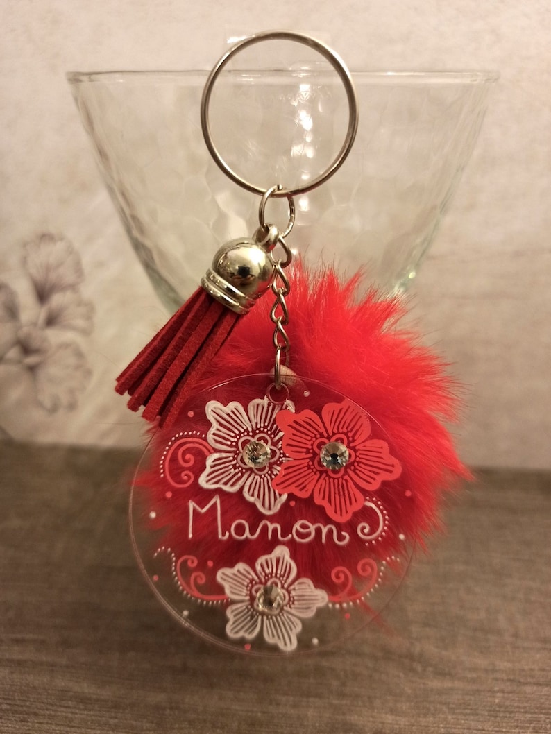 porte clés pompon prénom personnalisé dessins faits main porte clés personnalisable cadeau personnalisé cadeau mariage maitresse kiné image 6